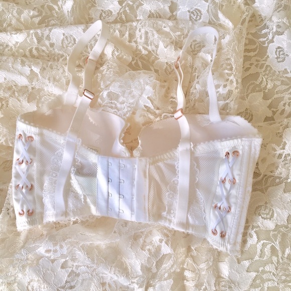 White Lace Bra 32C 💋 - Picture 3 of 7